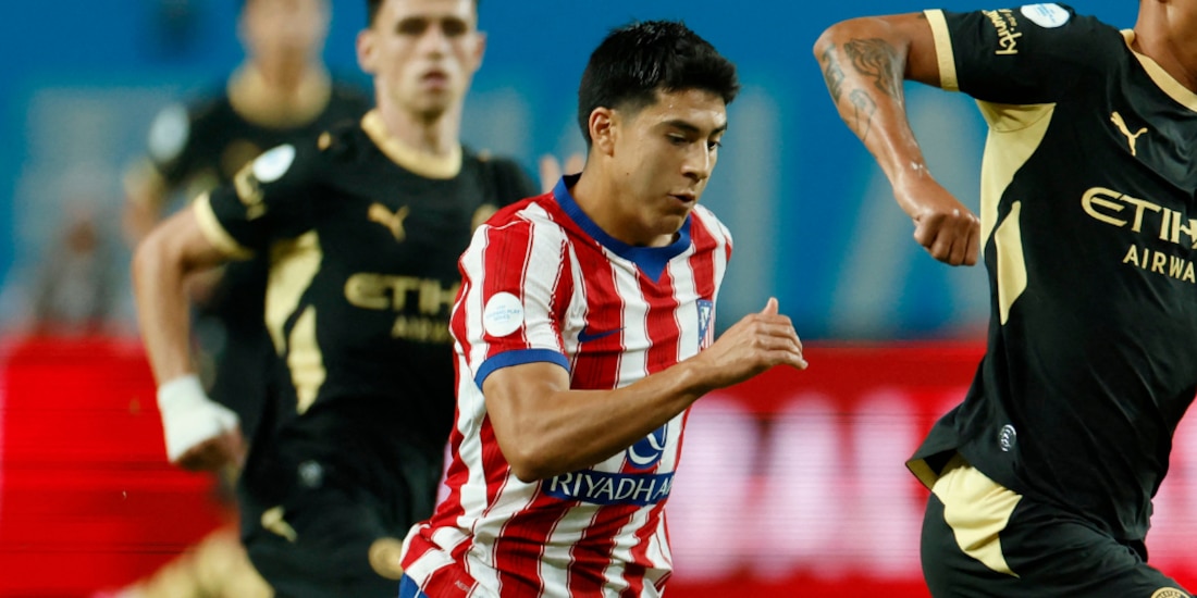 Obed Vargas durante el partido amistoso contra el Manchester City.