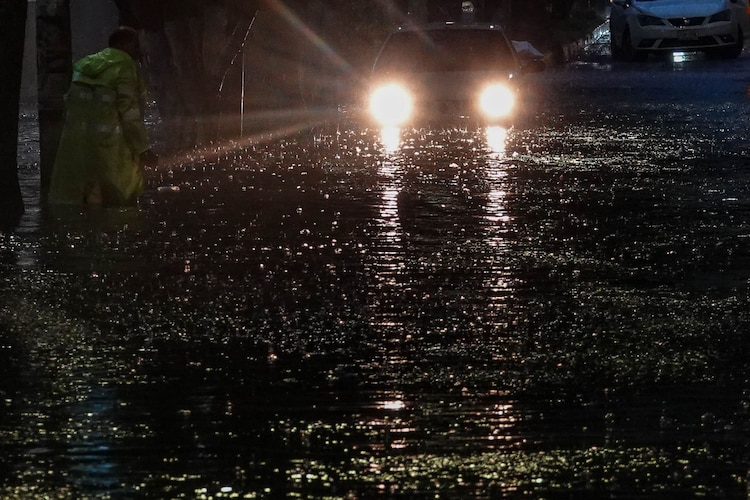 Una prolongada e intensa lluvia, se presentó durante la tarde noche al sur de la ciudad
