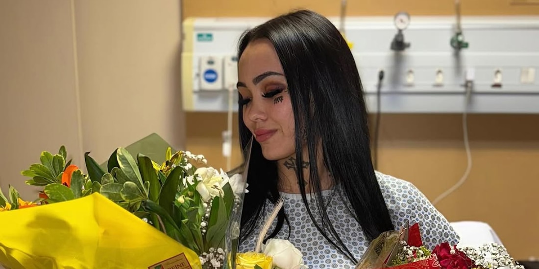 Influencer es acuchillada en vivo por su pareja