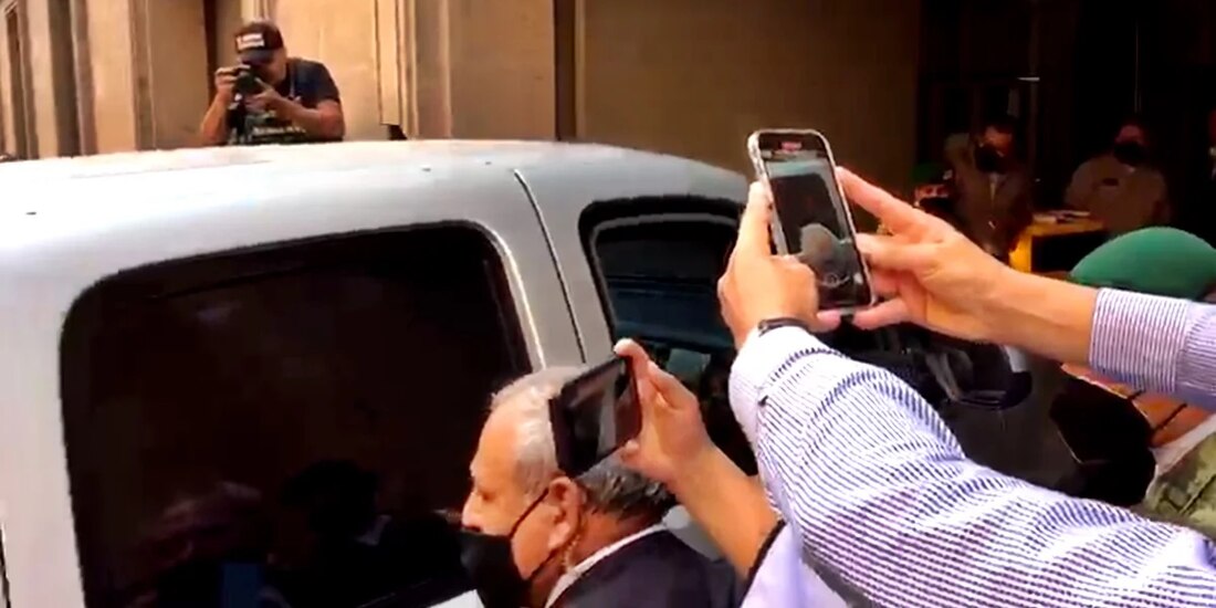 El funcionario viaja en compañía de 20 empresarios.