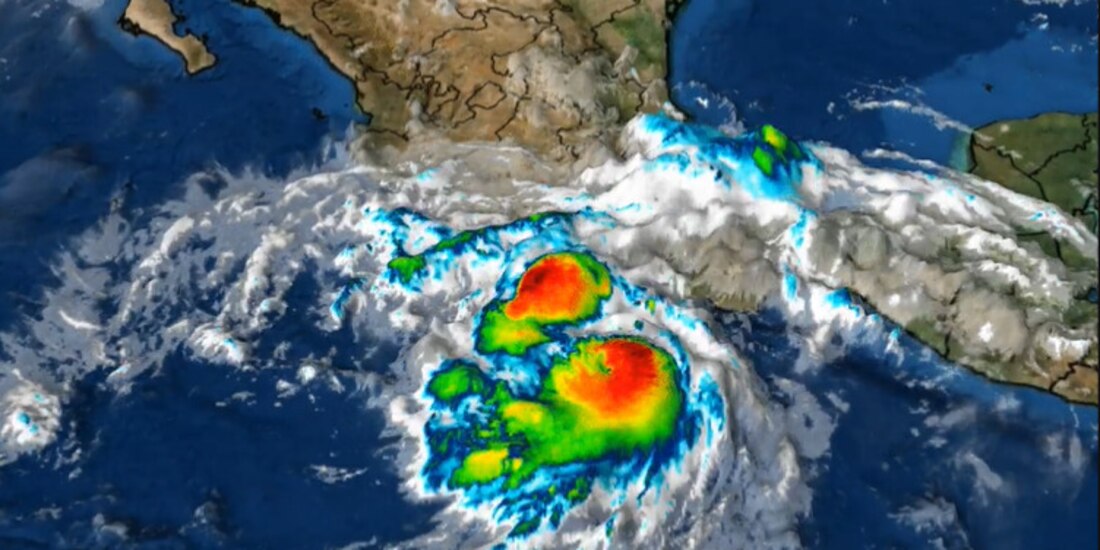 "Bonnie" se intensifica a huracán categoría 2 en la escala de Saffir-Simpson, informa Conagua.