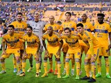 Los Tigres antes de un partido de la Liga MX.