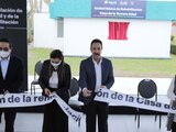 El gobernador Omar Fayad corta el listón de la Casa de la Tercera Edad del DIF.