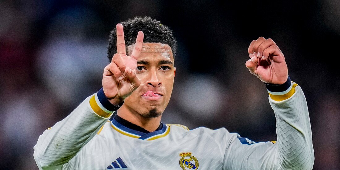 Jude Bellingham del Real Madrid celebra tras anotar el tercer gol de su equipo en el triunfo 4-0 ante Girona en LaLiga