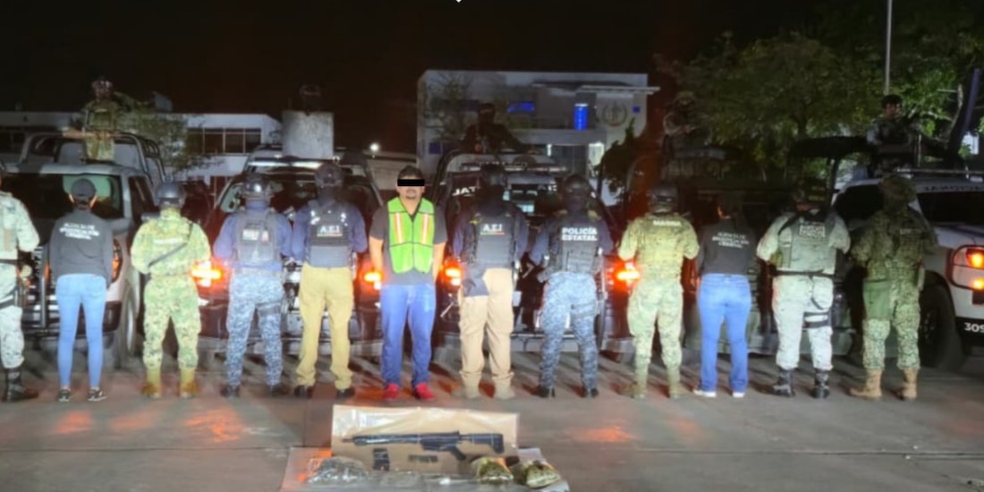 Autoridades federales y estatales detuvieron a "El Blas", señalado como lugarteniente de "La Barredora", durante un operativo en Villahermosa.