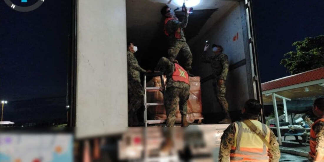 Secretaría de Marina decomisa cargamento de metanfetamina en Mazatlán, Sinaloa.