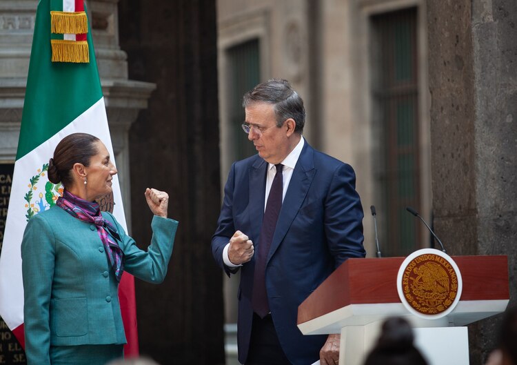Sheinbaum y Ebrard, en conferencia de prensa en Palacio Nacional
