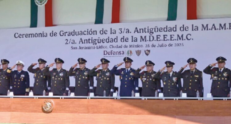 Ceremonia de graduación de especialistas en formación militar de la Defensa.