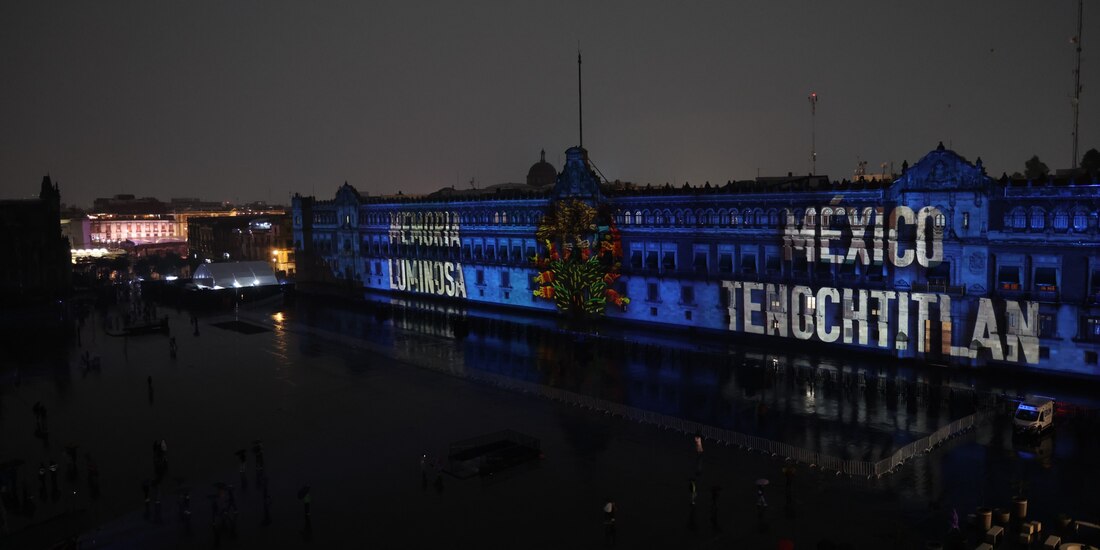 El Gobierno de la Ciudad de México inauguró el espectáculo de videomapping "Memoria Luminosa".