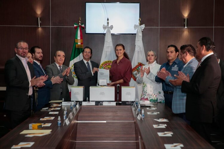 La Cuenta Pública indica que los ingresos totales ascendieron a 320 mil 817 millones de pesos