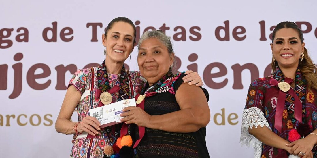 ‘Todas somos presidentas de México’, dice Sheinbaum en entrega de tarjetas de la Pensión Mujeres Bienestar en Guerrero.