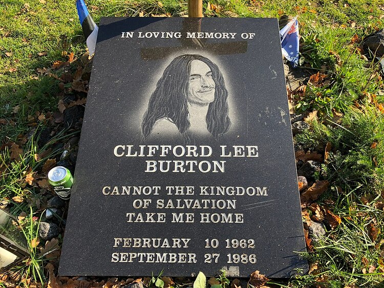 Memorial al exbajista de Metallica Cliff Burton.