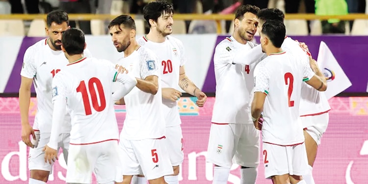 Jugadores iraníes celebran tras una anotación, el 20 de marzo de 2025.