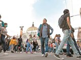 Habitantes de CDMX en busca de la normalidad tras crisis por COVID-19.