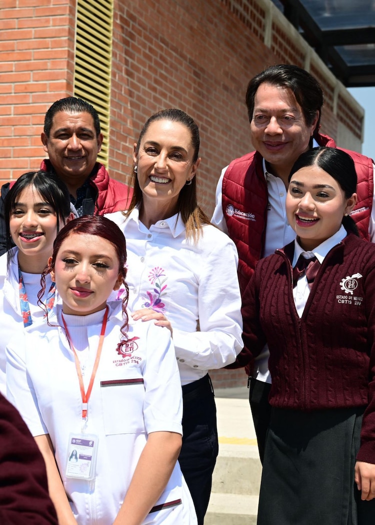 La Presidenta Claudia Sheinbaum y el titular de la SEP, Mario Delgado.