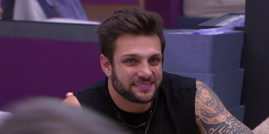 SIn pena Nicola Porcella se quita toda la ropa durante uno de los programa de La casa de los famosos México