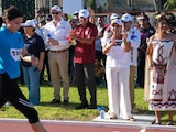 La gobernadora Mara Lezama Espinosa constató el acabado sintético del circuito que albergará las competencias estatales.