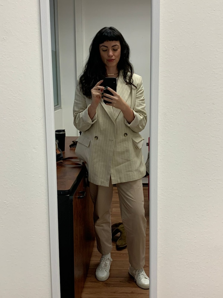 Lucía Gómez-Robledo es Daniela de corporativo en La Oficina