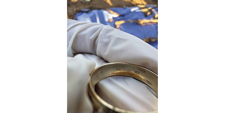 EL COLECTIVO Buscando a Jonás de Puerto Peñasco, durante sus tareas de rastreo de personas desaparecidas, en las que encontraron, entre el 11 y el 13 de marzo, restos óseos, prendas de vestir, lonas y hasta una argolla de matrimonio de oro.