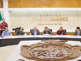 El alcalde de Ciudad Juárez, Chihuahua, Cruz Pérez Cuellar, en una reunión que realizó, ayer, en Ciudad Juárez.