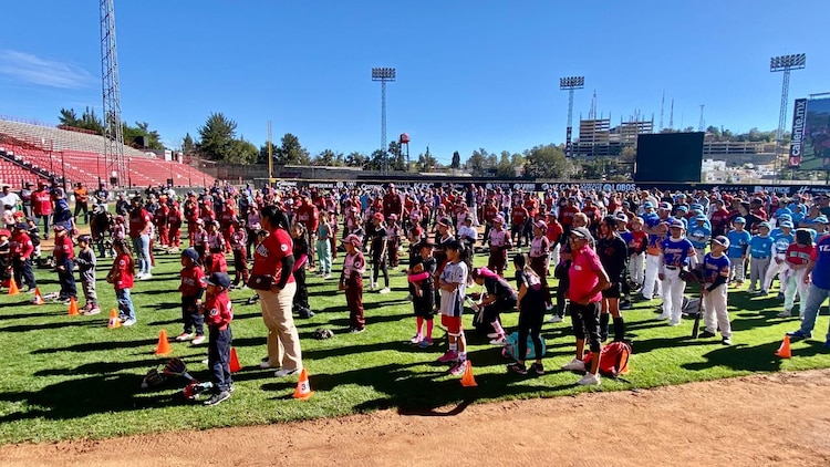 Clase Nacional de softbol y beisbol se realizó en tres sedes en la Ciudad de México.