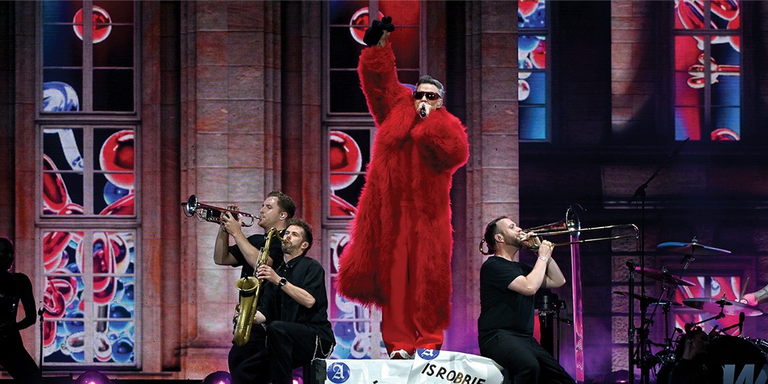 Robbie Williams hizo vibrar al público con el clásico “Rock DJ”.