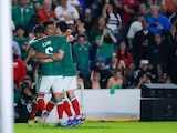 Jugadores de la Selección Mexicanas festejan un gol en su triunfo de 4-0 sobre Islandia en Querétaro.