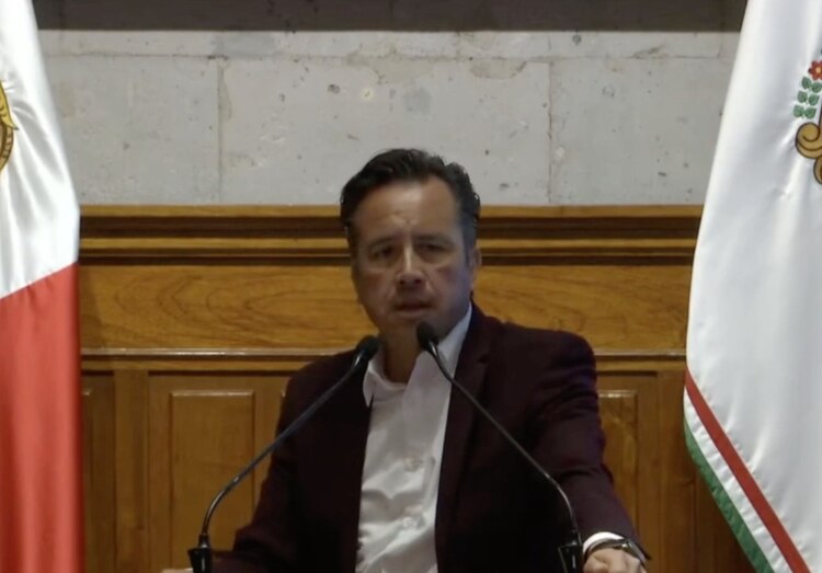 Como una mala broma calificó el gobernador Cuitláhuac García la supuesta amenaza de cobro de piso a una escuela de la colonia Primero de Mayo, en Coatzacoalcos.