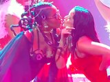 Tokischa y Rosalía se dan tremendo beso en los Premios Billboard 2021