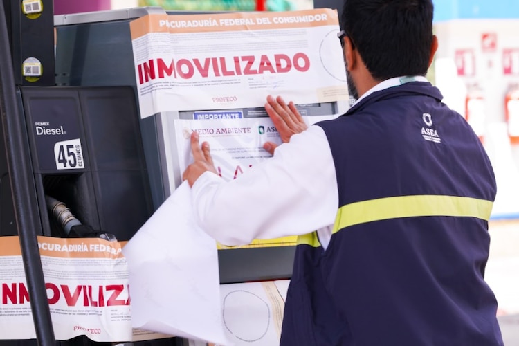 Cuatro gasolineras en Chiapas fueron clausuradas por inconsistencias en registros electrónicos y violaciones normativas.