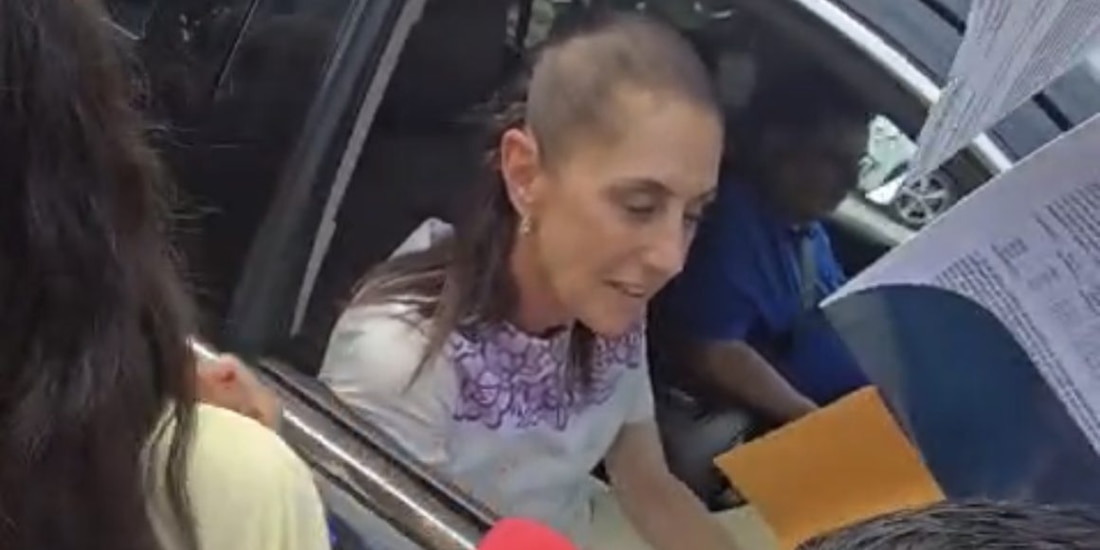 La presidenta Claudia Sheinbaum conversó brevemente con la prensa antes de su evento en Tabasco, el sábado.