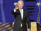 El Presidente electo, Joe Biden, reconoce a la multitud en su mitin de Wilmington, Delaware, el sábado.