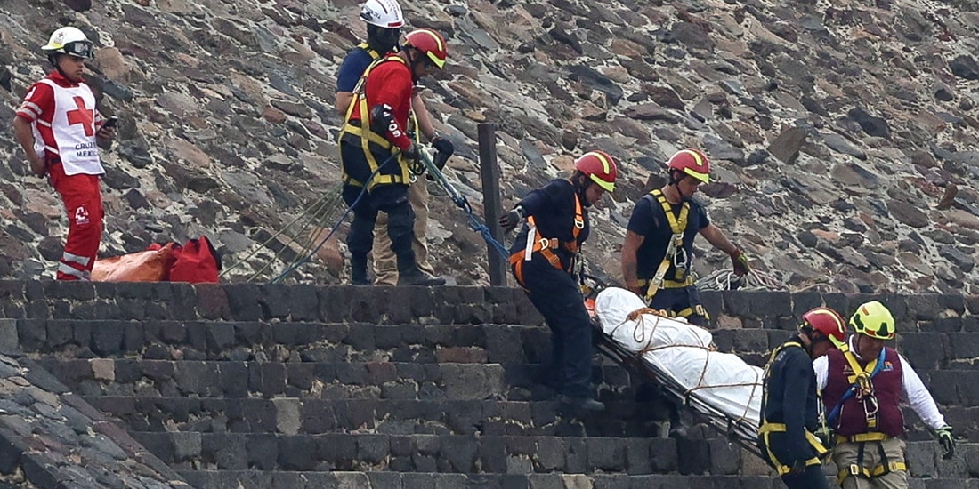 RECUPERACIÓN de uno de los cuerpos, ayer.