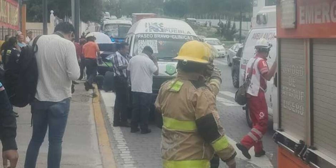 Choque entre unidades de transporte público deja 20 lesionados en Puebla