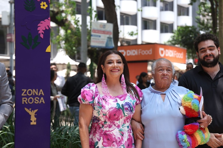 La revitalización incorpora módulos de servicios turísticos y un sistema pionero de baños públicos inteligentes con acceso universal .