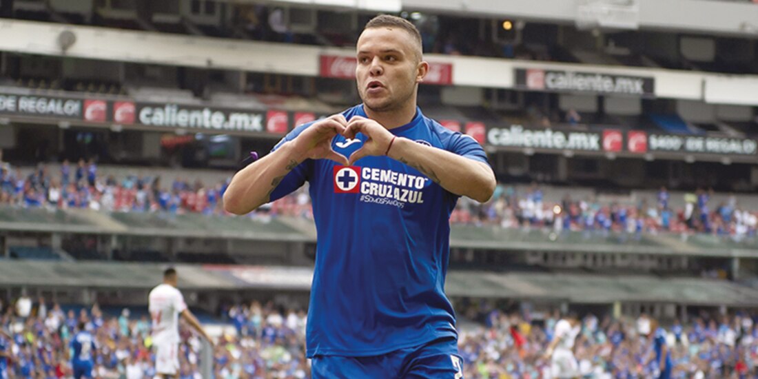 El atacante uruguayo celebra una anotación, el torneo pasado.