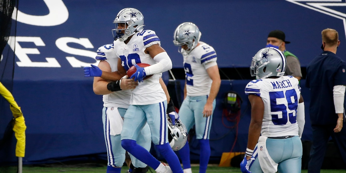 Jugadores del conjunto de Dallas celebran una anotación en su juego de la Semana 2 contra Atlanta Falcons.