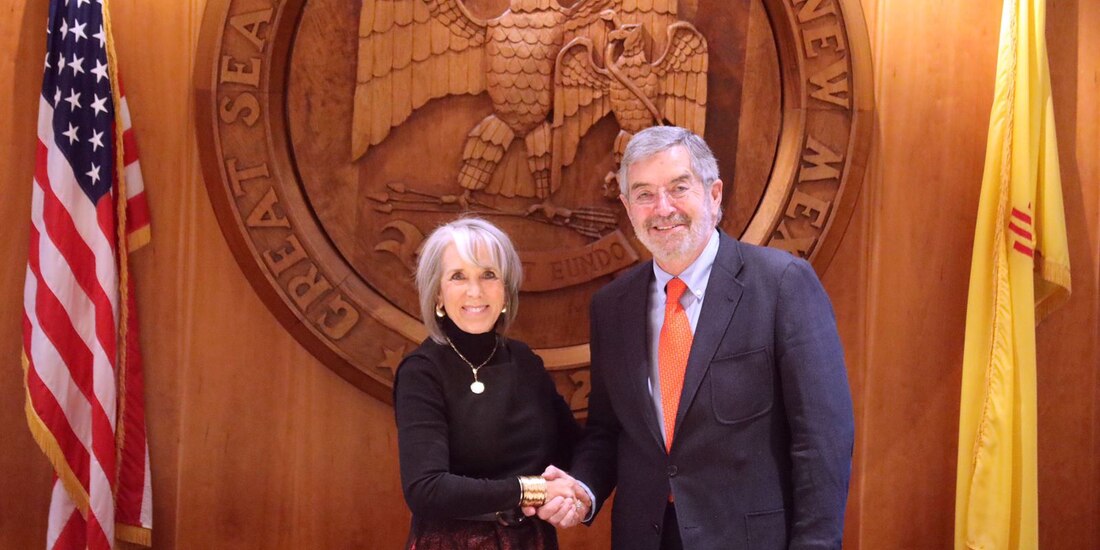 Juan Ramón de la Fuente sostuvo una reunión con la gobernadora Michelle Lujan.
