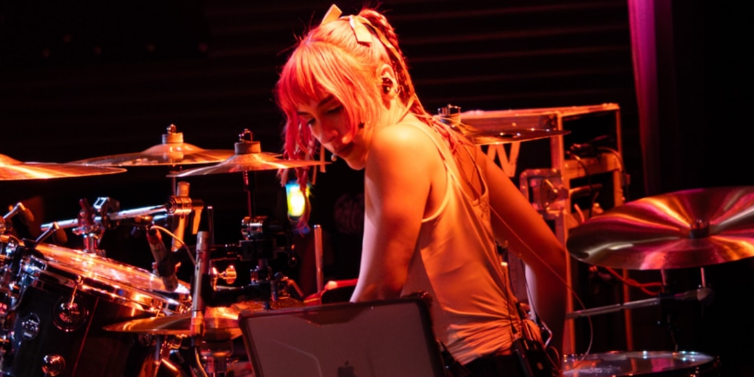 Paulina Villarreal de The Warning, en concierto.