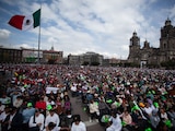 Asistentes al mensaje de la presidenta Claudia Sheinbaum en el Zócalo.