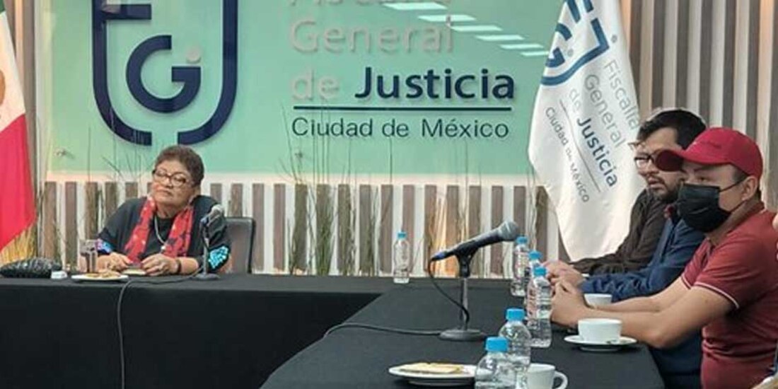 Familiares de joven desaparecida se reúnen con la fiscal Ernestina Godoy
