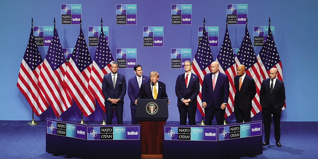 El presidente de EU, Donald Trump, al finalizar la cumbre de la OTAN, ayer.