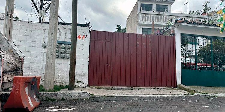 FACHADA del predio denunciado por colonos a causa de sus convivencias.