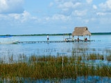 Una vista de la Laguna de los Siete Colores en Bacalar.