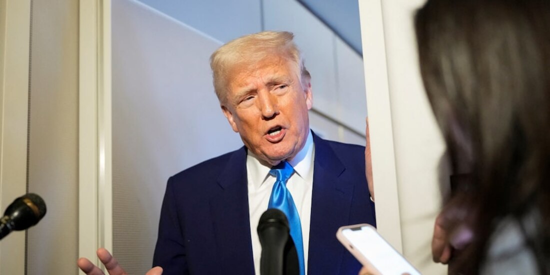 Donald Trump, presidente de Estados Unidos, abordo del Air Force One.