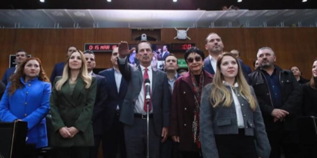 El nuevo fiscal de Nuevo León, Javier Flores, al rendir protesta, ayer.