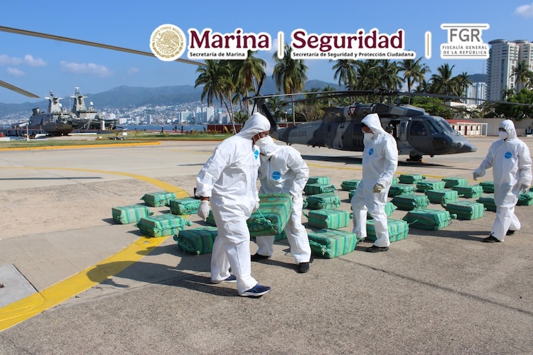 Marina asegura alrededor de mil 900 kilogramos de presunta cocaína al sur de las costas de Guerrero.