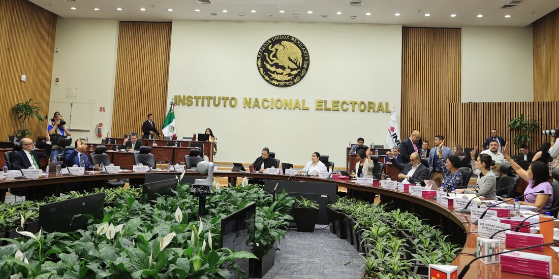 Sesión en semanas pasadas del INE.