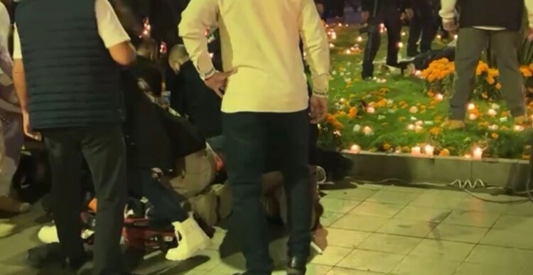 Momento posterior al asesinato de Carlos Manzo