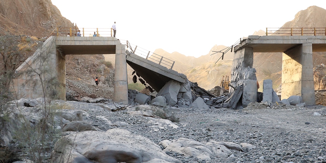 Un puente destruido tras un ataque en la provincia de Hormozgan, al sur de Irán, ayer.